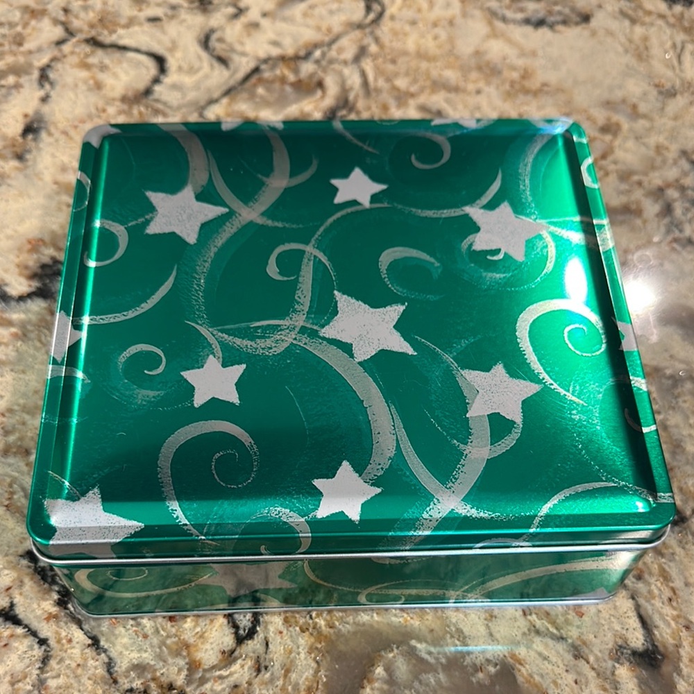 Green Star Patterned Tin Box